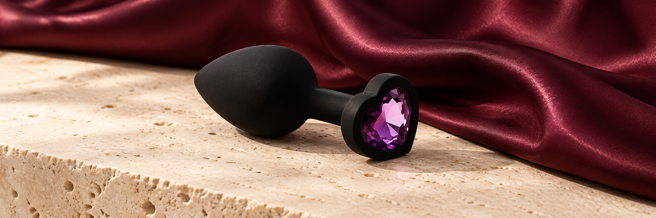 Plugs y bolas anales: selección de Elysium sobre telas color vino y fondo claro